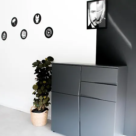 Marvel-apartment - Fuer Freunde & Familien, Stadtnah, Parkplatz, E-ladestation, Gitterbox Fuer Fahrraeder, Fitnessstudio, Digitale Gaestemappe Mit Restaurant- Und Unternehmenstipps Lägenhet *